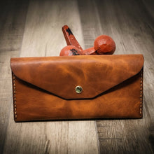 Load image into Gallery viewer, Sugar Land Clutch Wallet - Chestnut Brown
